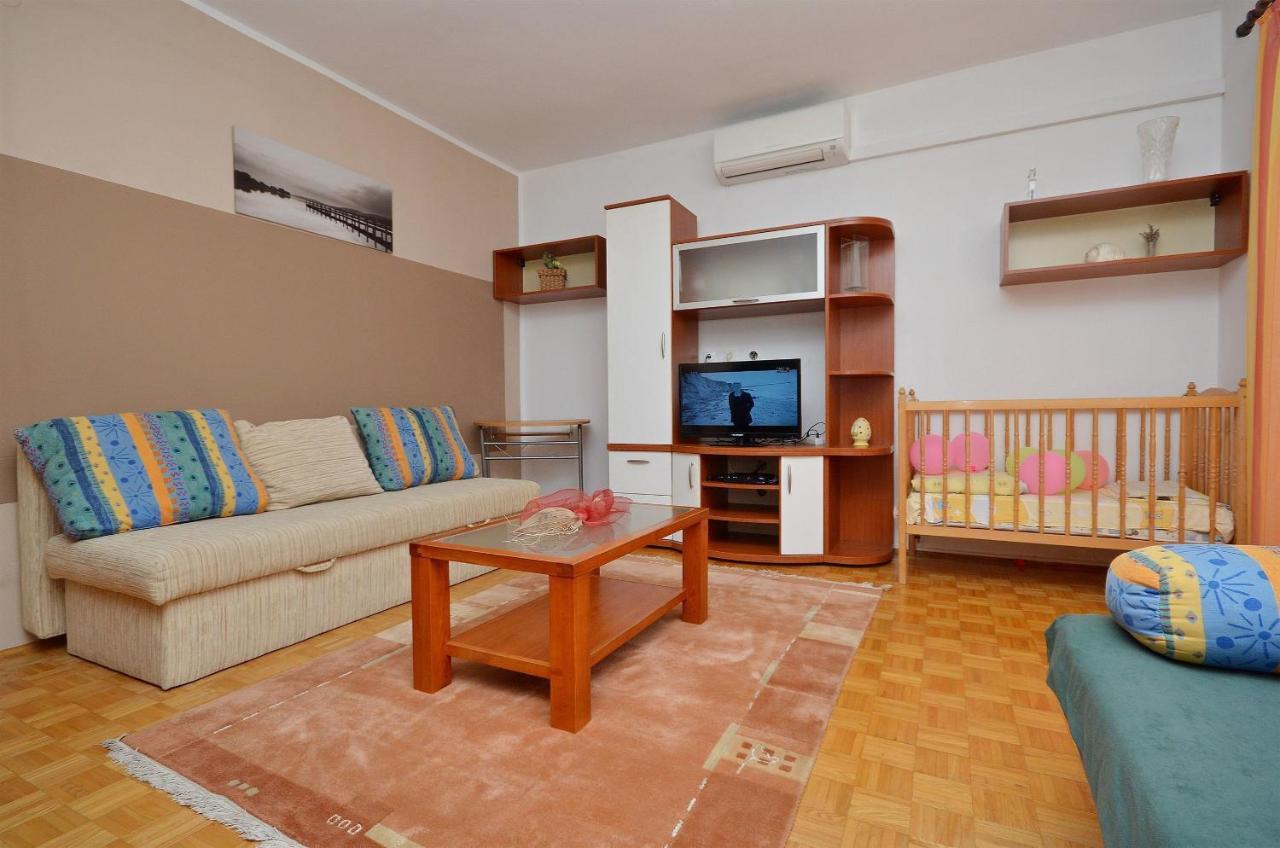 Apartment And Room Ivica Vodice Esterno foto
