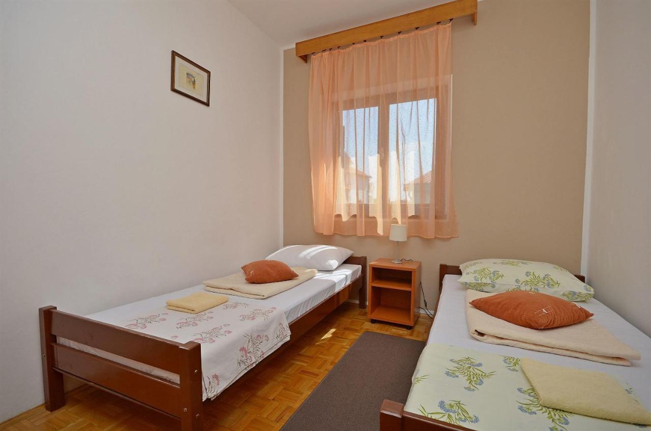Apartment And Room Ivica Vodice Esterno foto