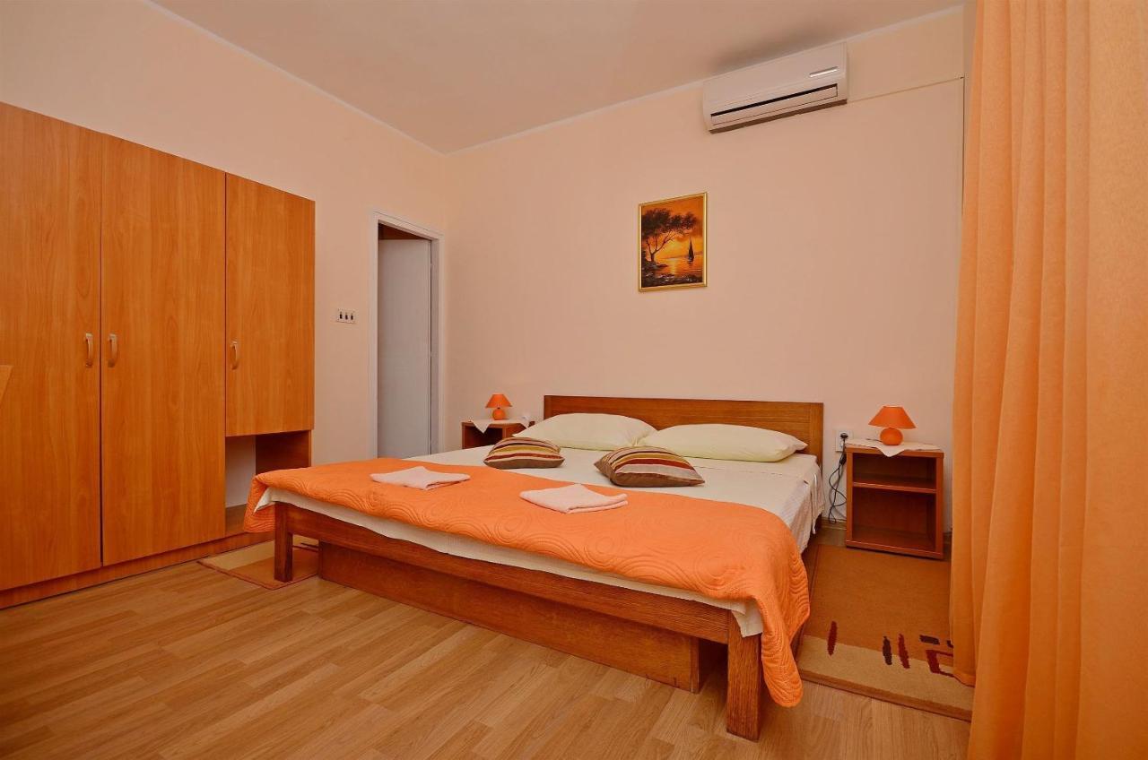 Apartment And Room Ivica Vodice Esterno foto