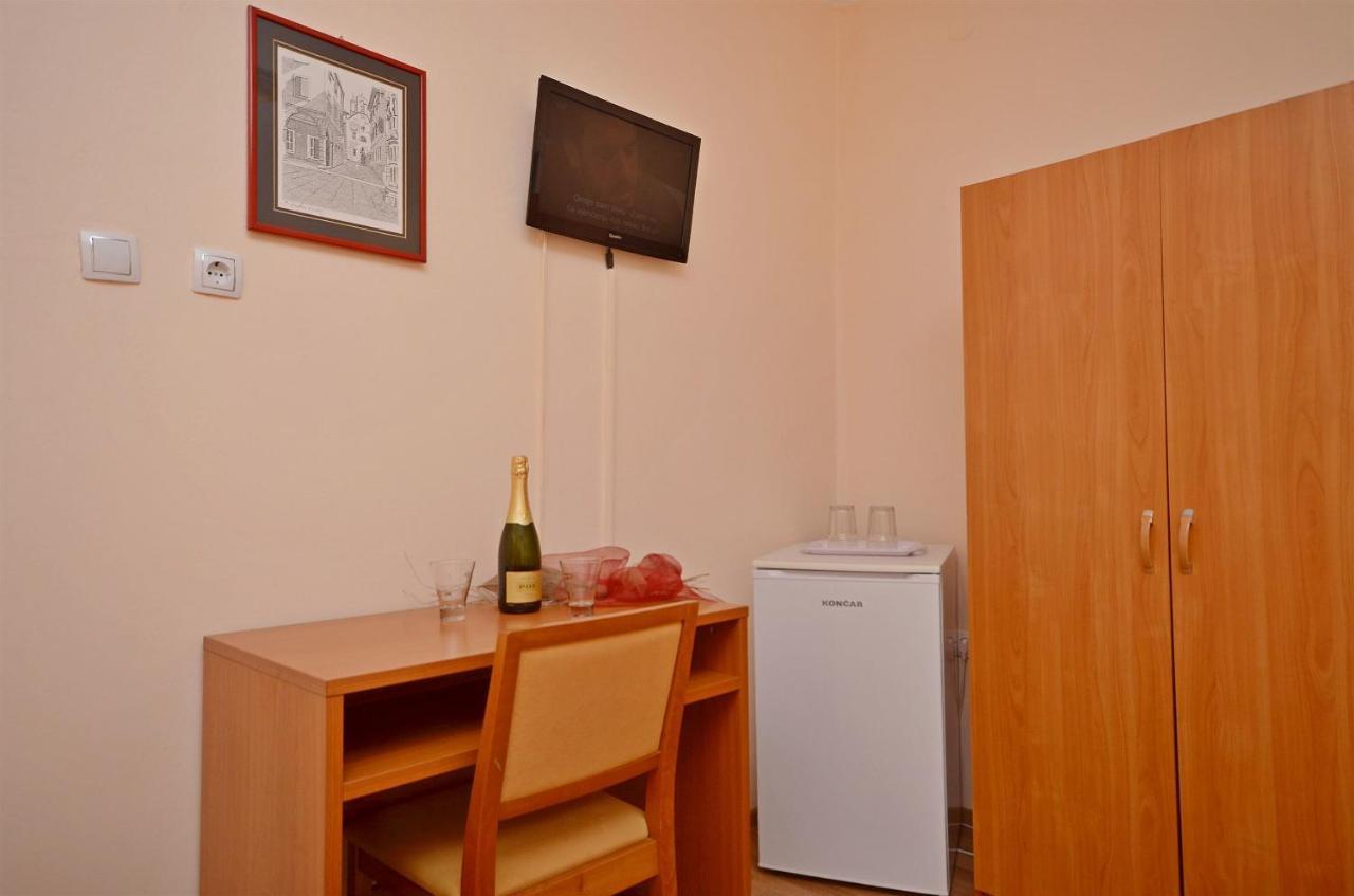 Apartment And Room Ivica Vodice Esterno foto