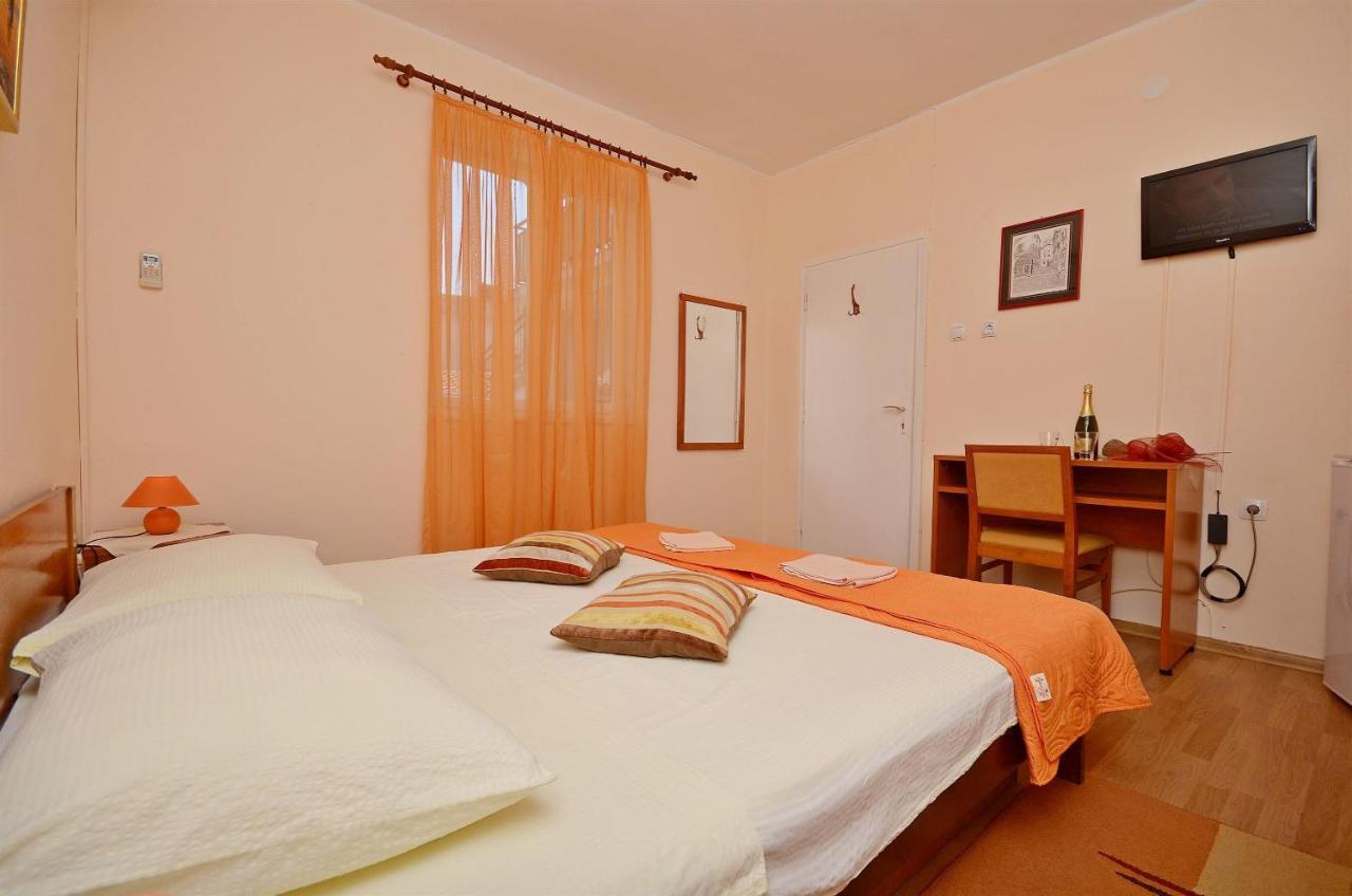 Apartment And Room Ivica Vodice Esterno foto