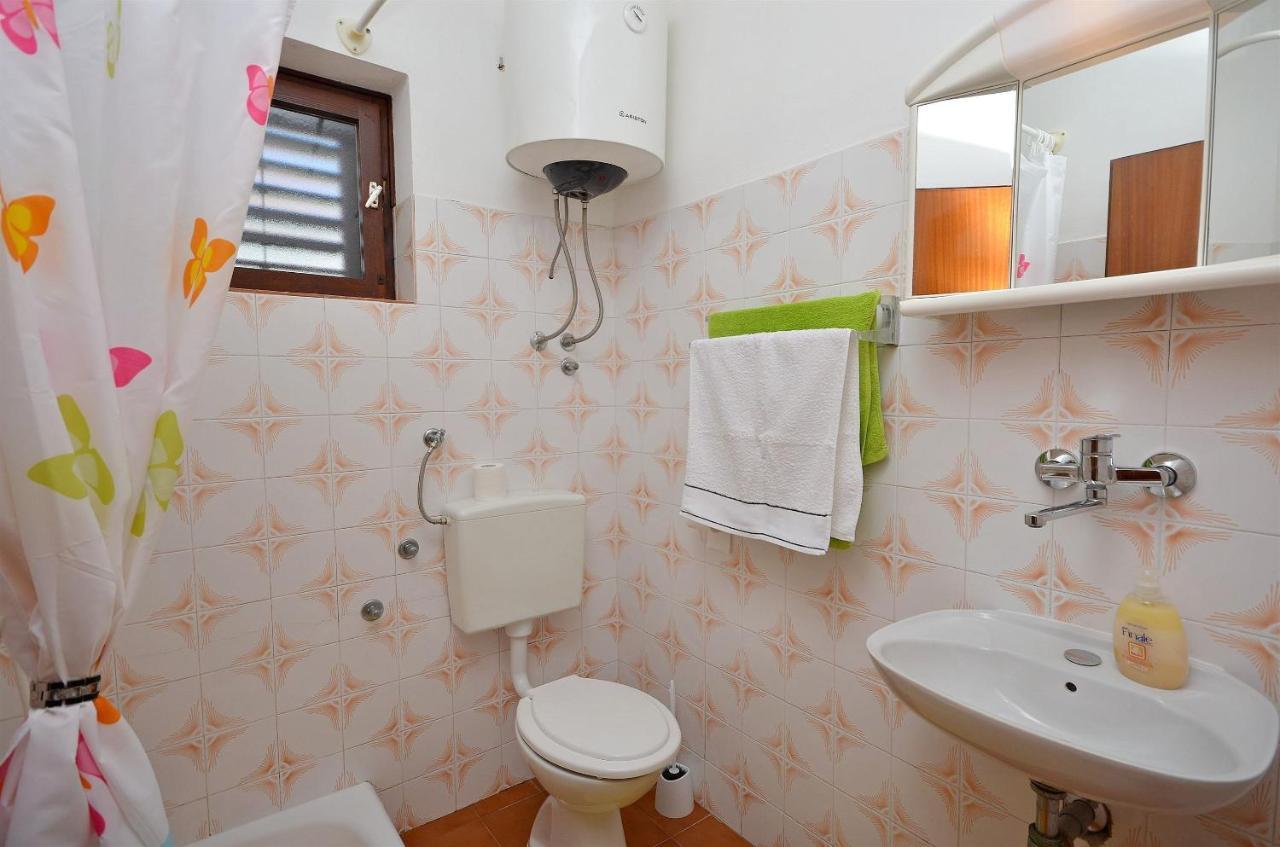 Apartment And Room Ivica Vodice Esterno foto