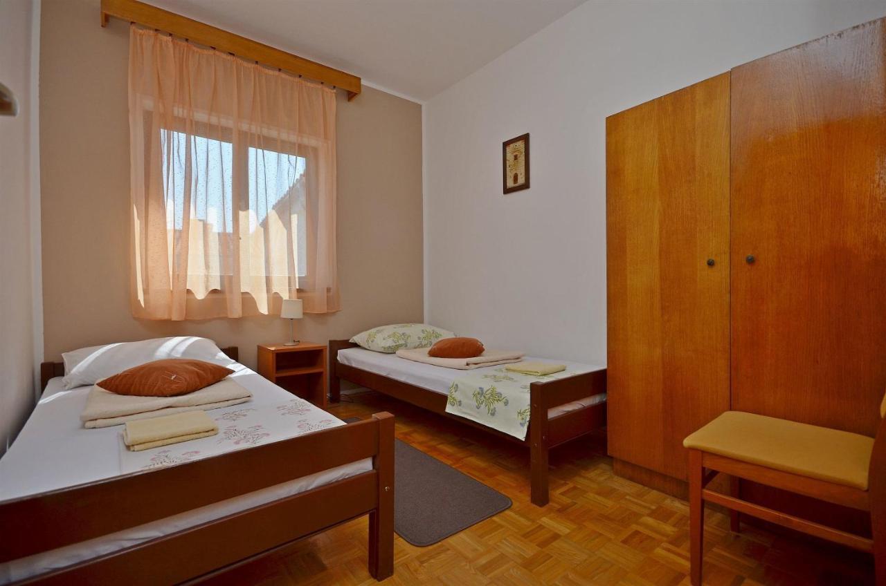 Apartment And Room Ivica Vodice Esterno foto