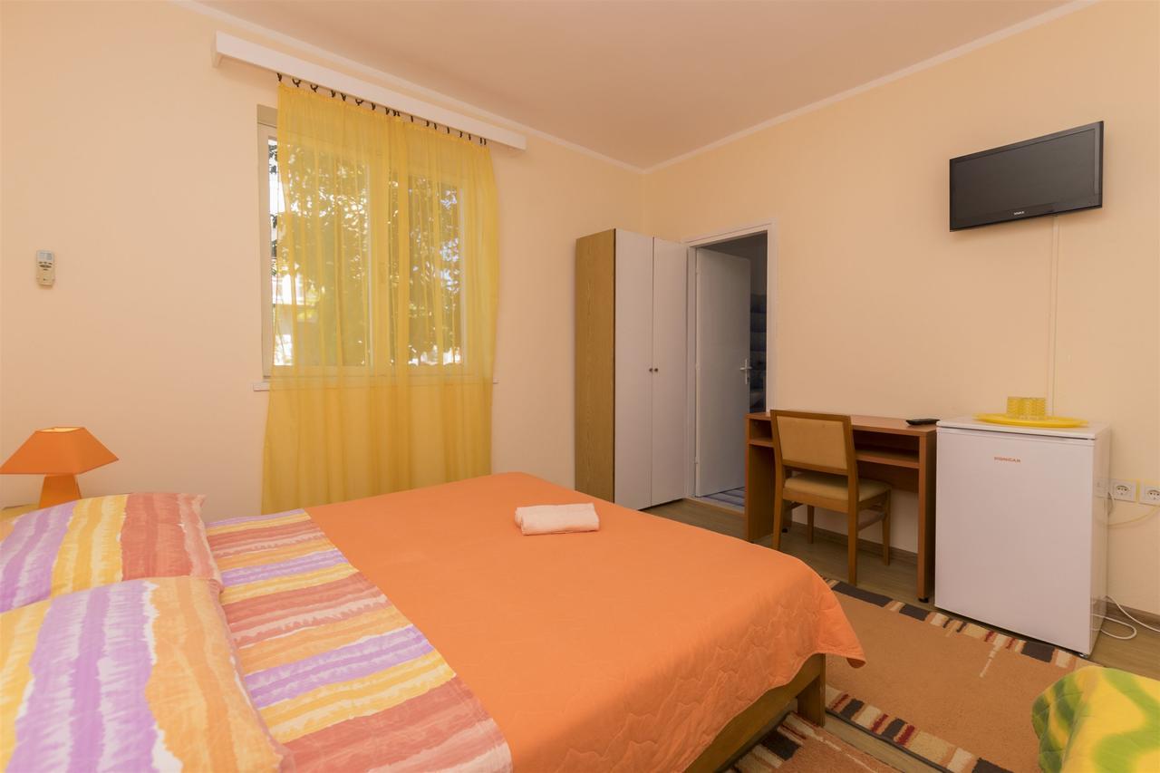 Apartment And Room Ivica Vodice Esterno foto