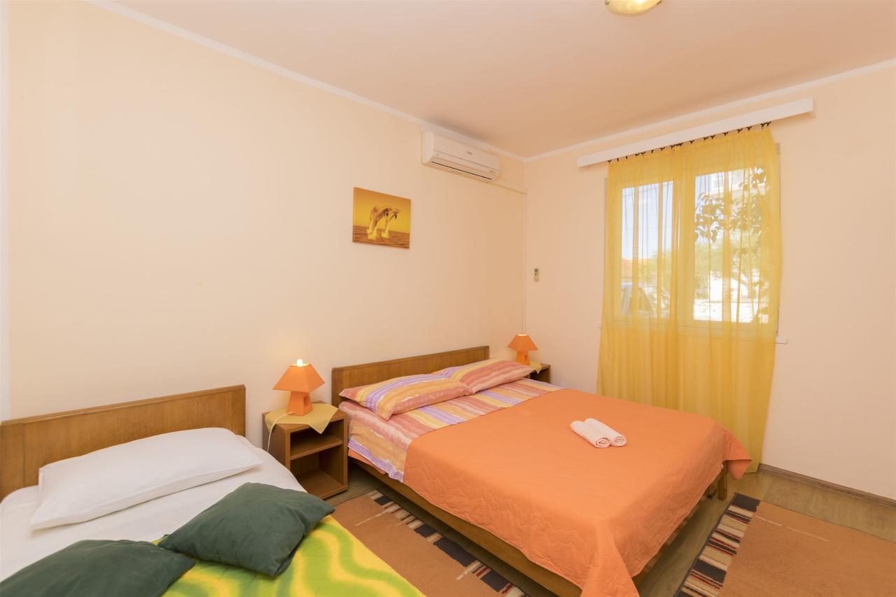 Apartment And Room Ivica Vodice Esterno foto